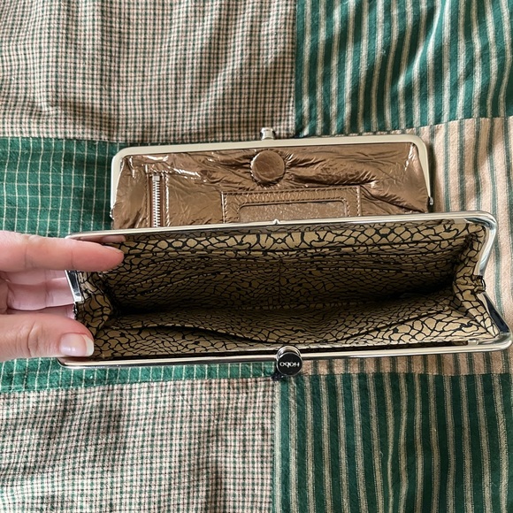 Gold Hobo clutch - Picture 2 of 5